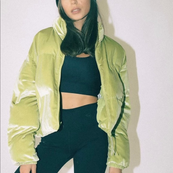 Fabletics - Wander Velour Puffer
Jacket - 1X (16-18) - Golden Leaf Green - Picture 9 of 10